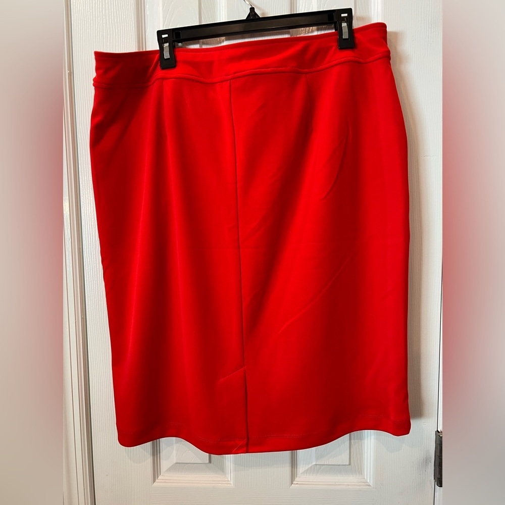 Women’s extra large red pencil skirt has stretch! Never worn! - Picture 2 of 3